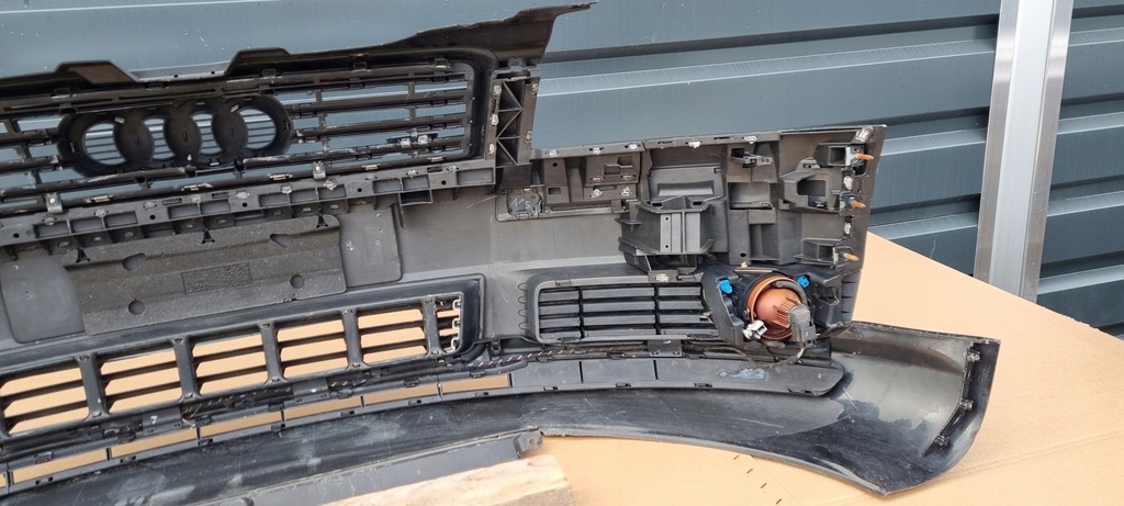 фото №11, Audi a8 d3 бампер перед bez отверстий оригинал b080