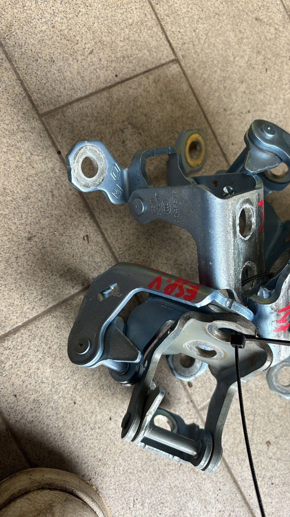 Петля дверь задний перед правая  верх низ  левая renault espace v terpd Доставка