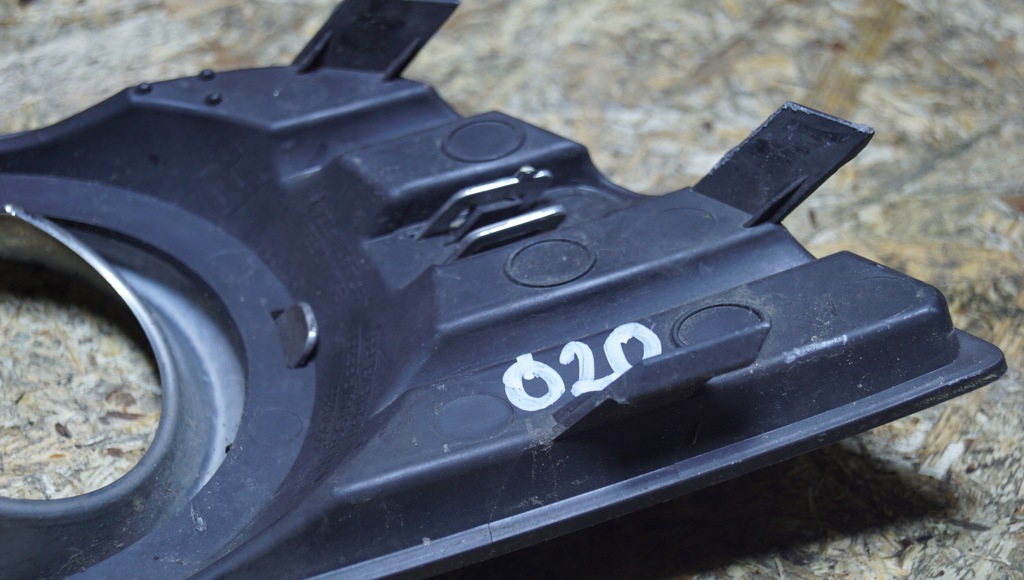 фото №8, Решітка протитуманної фари бампера права opel mokka a 95470235