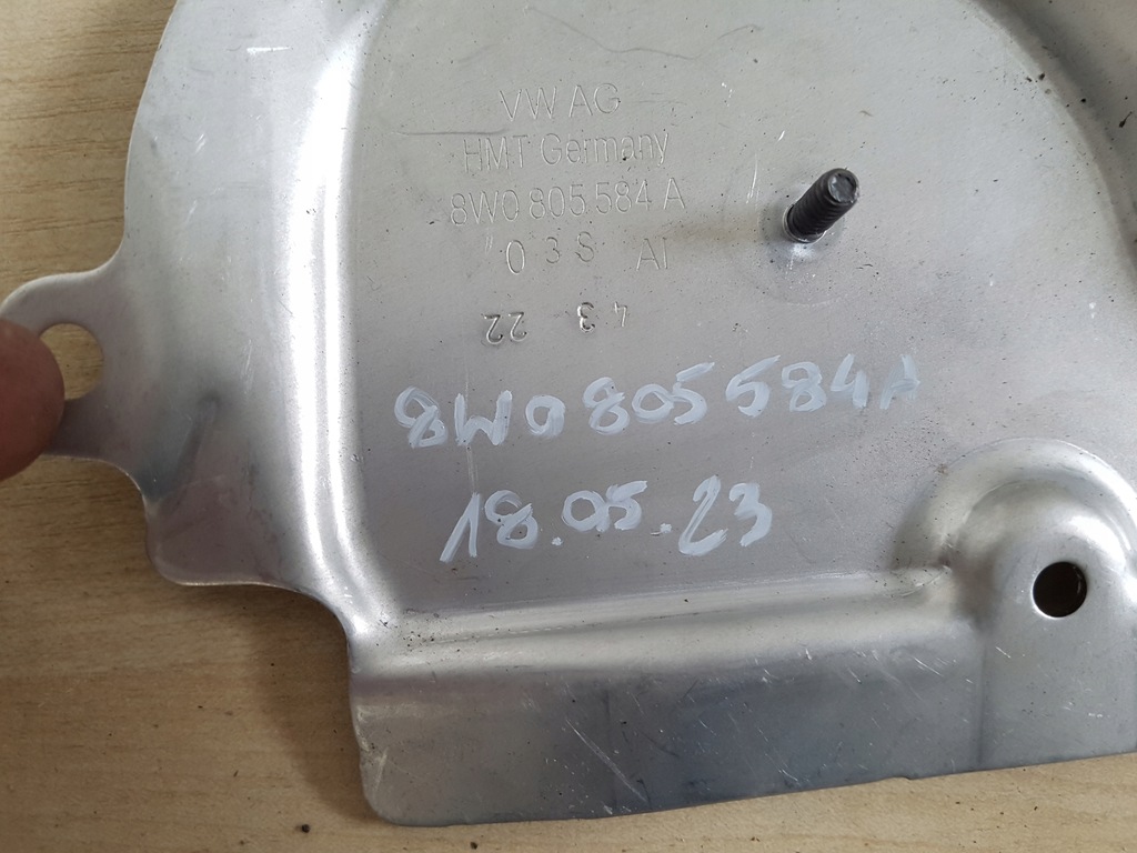 фото №7, Audi a4 b9 правая заглушка подкрылок 8w0805584a