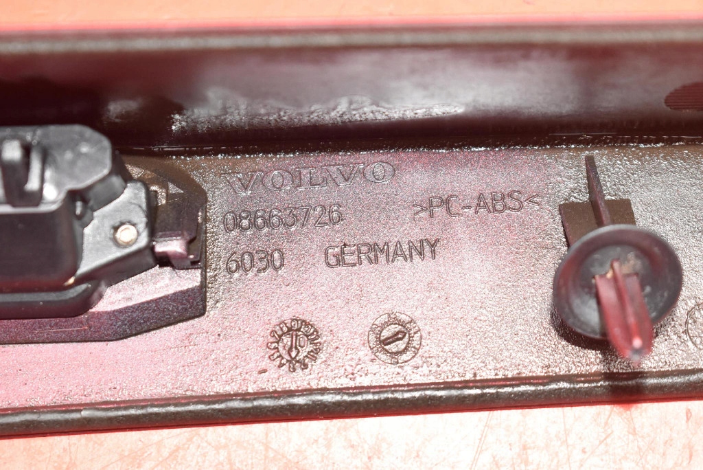 фото №11, Накладка крышки задняя задняя czerwona 08663726 volvo s40 v40 2 ii sedan 04-07
