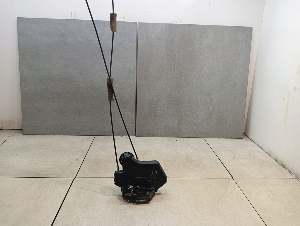 фото №1, Замок двері лівий задня toyota camry v 2.4 16v