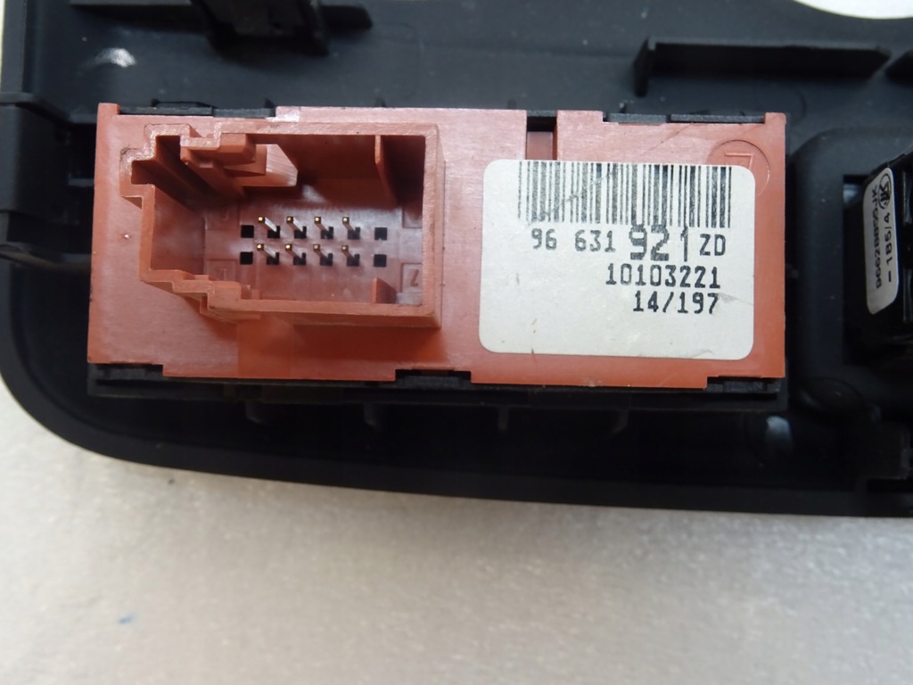 фото №10, C3 picasso рамка корпус радио 96825462