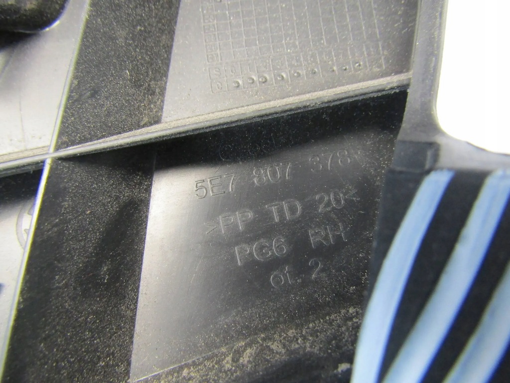 фото №9, Skoda octavia iv направляющая бампера правый задняя 5e7807378