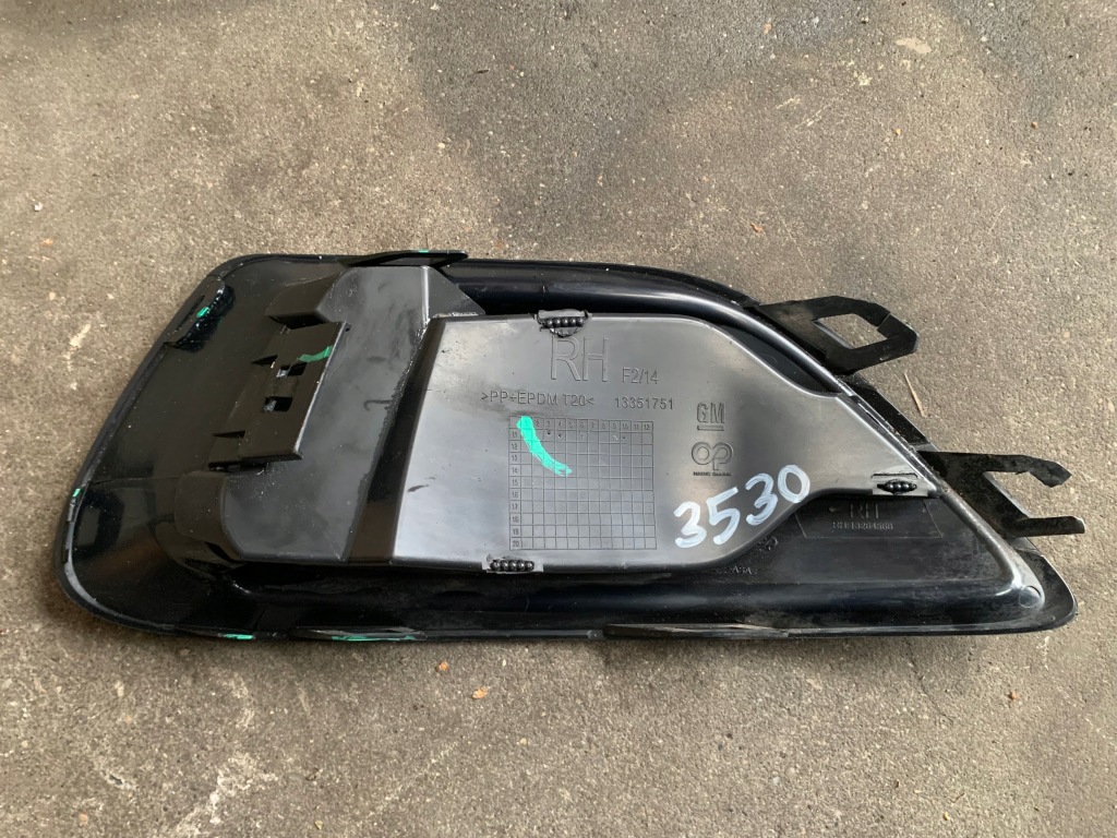 Opel astra j iv gtc решітка бампера перед права 13351751 Недорого