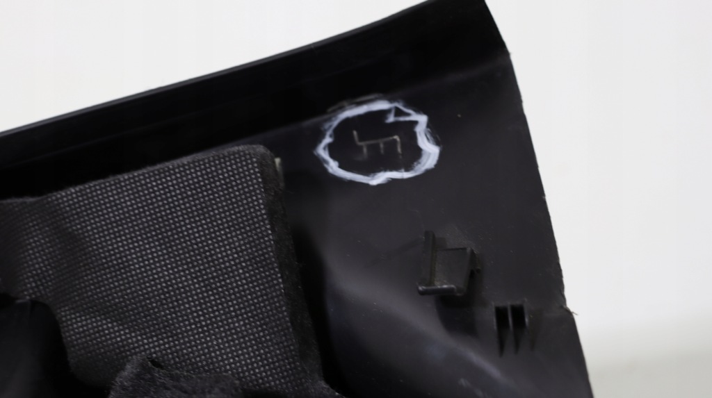 Tesla model y 2020 2025 захист молдинг стійка багажника права 1622253-00-c Ціна