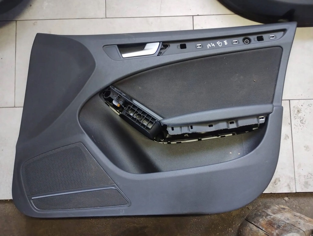 фото №11, Обшивки дверь audi a4 b8