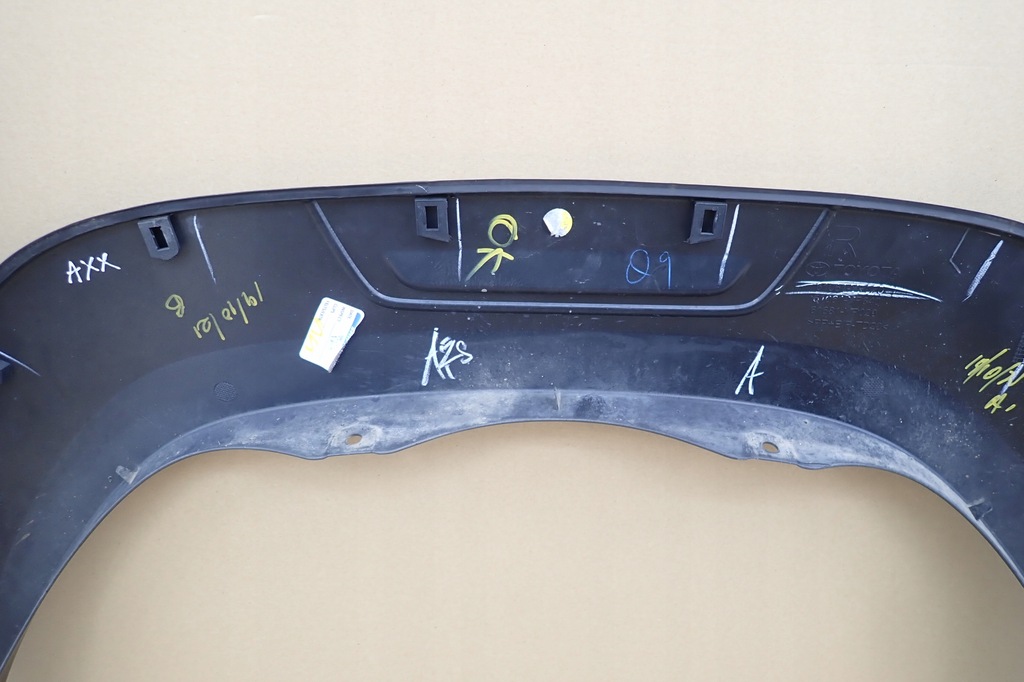 фото №12, Молдинг крыла правый задняя toyota hilux viii 61061-yp020