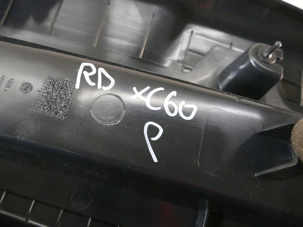 фото №14, Volvo xc60 i lift r-design обшивка стійка b молдинг захист верхній dół права