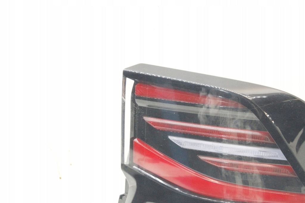 фото №9, Лампа права задня kia sportage v nq5 92402r2100 1.6l hybrid 132kw 2023