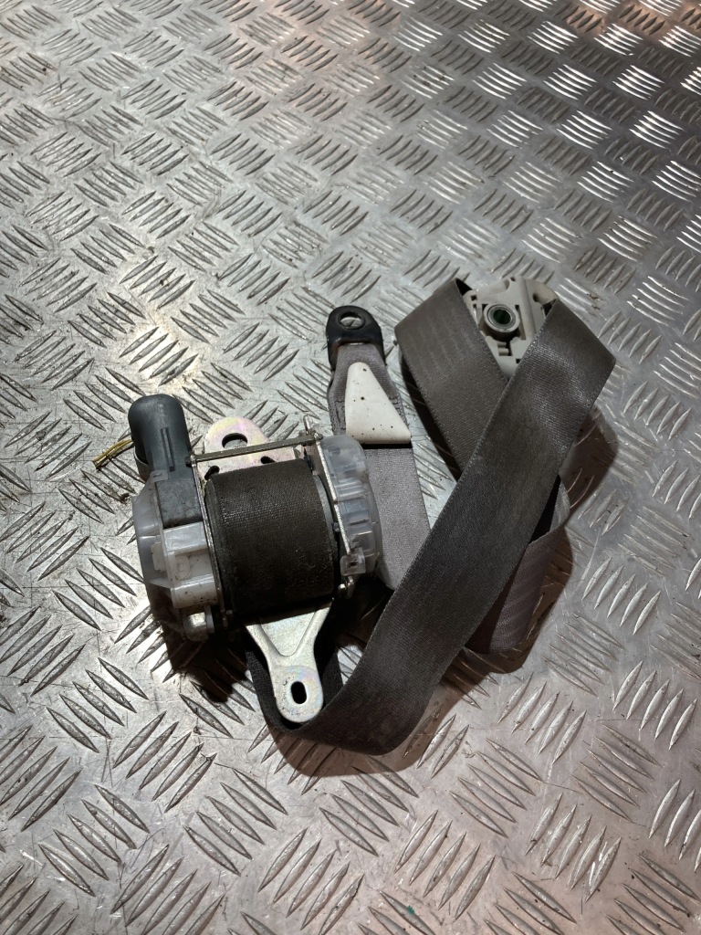 фото №1, Pas безпеки правий перед toyota hilux vii 05-15