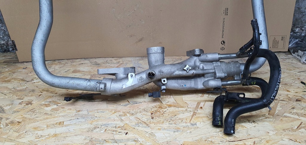 фото №3, Genesis coupe 3.8 v6 термостат корпус труба трубка