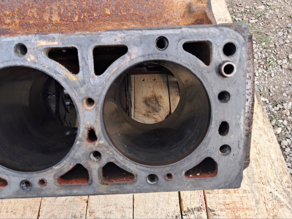 Блок двигателя mercedes 107 sl slc 450 117,982 1170110401 Цена