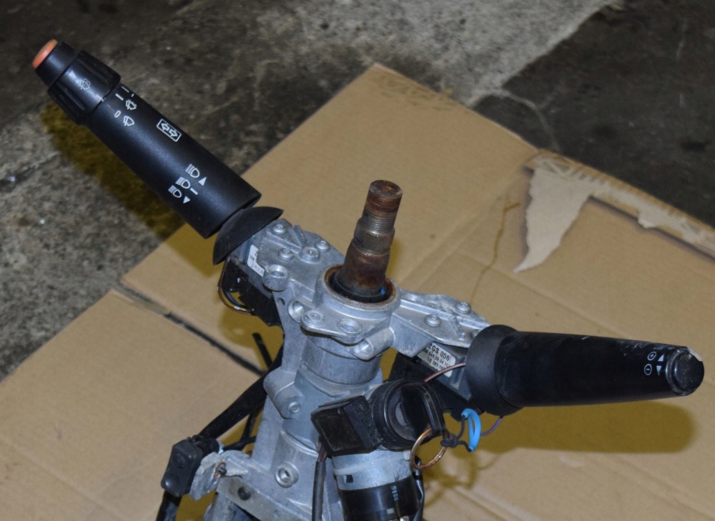 фото №1, Перемикач поворотники двірник actros