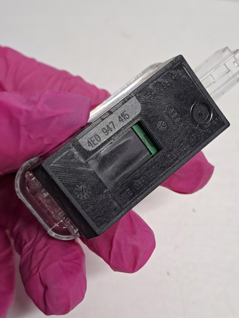 фото №3, Audi q8 лампа салона led 4e0947415