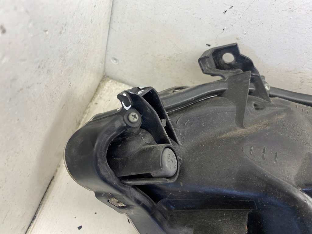 фото №9, Subaru trezia лампа правий перед