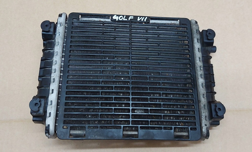 Купити Радіатор води vw golf vii