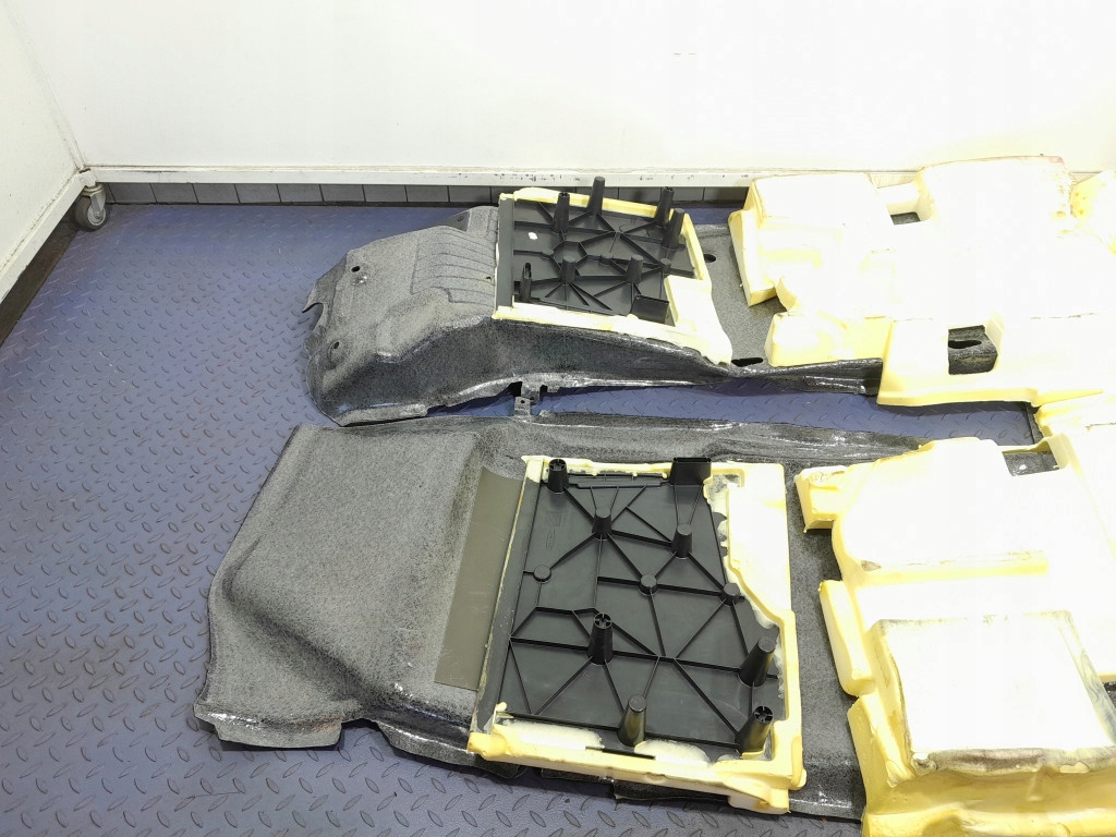 фото №8, Renault megane iv hb 5d обшивка килимок підлога губка