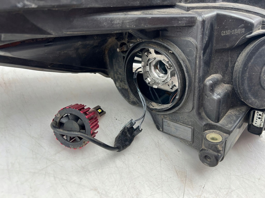 фото №8, Ford fiesta st 2014 лампа передняя