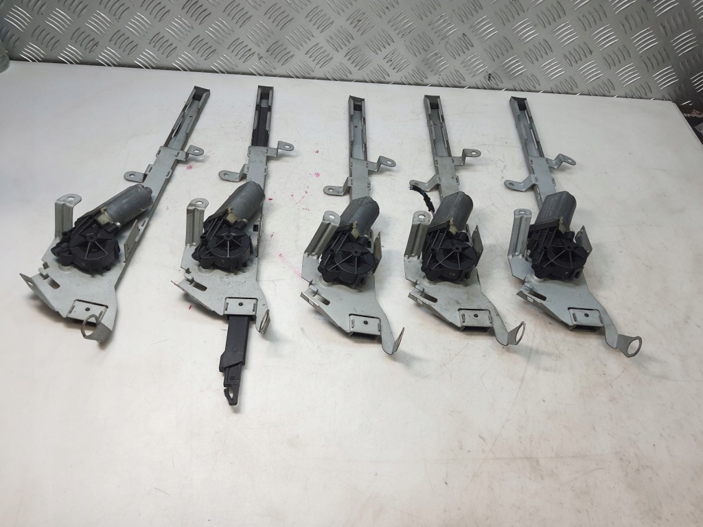 фото №7, Podajnik поперечина правий перед mercedes w209 clk 2098600282