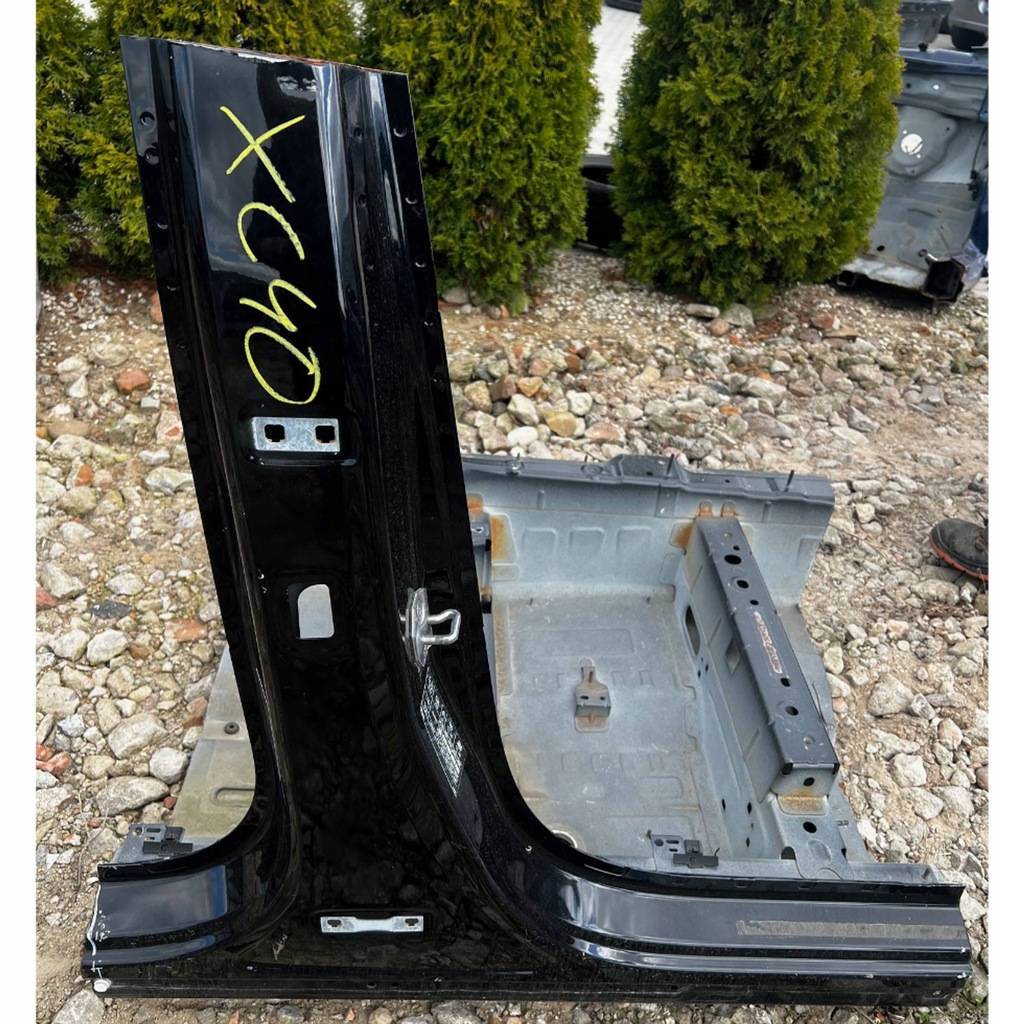 фото №1, Volvo xc40 поріг блок двигуна середній правий