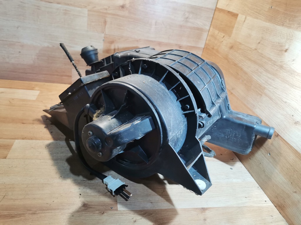 фото №1, Воздуходувка вентилятор обдув vw transporter t4 701819021b