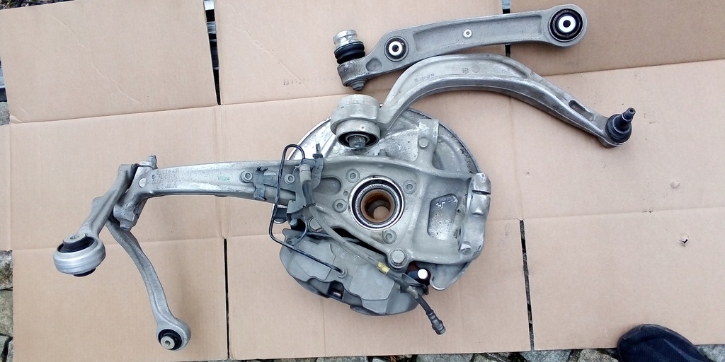 фото №5, Q5 80a поворотный кулак kpl перед амортизатор a6 4k a7 c8 a8 4n a5 8w a4 rs5 f5 rs4 q8 q7