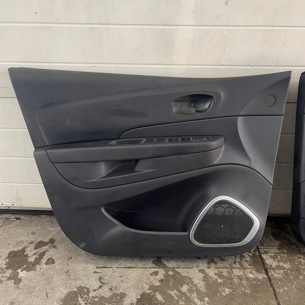 фото №1, Обшивка оббивка двері лівий правий перед captur