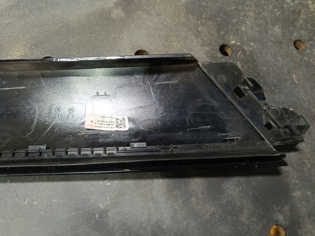 Land rover defender ii l663 - молдинг скло перед права Доставка