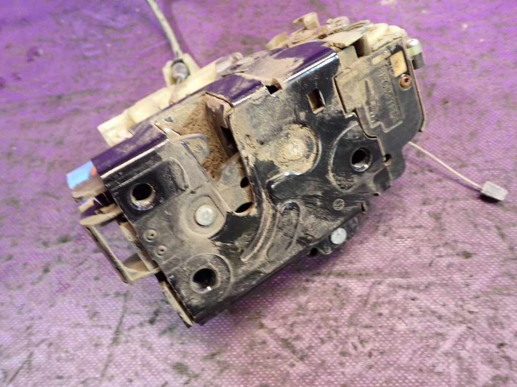 фото №4, Cordoba ii 6l 06-09 замок перед правий 8 pin 3b1837016cc