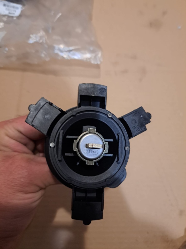 фото №1, Блокировка бака топлива peugeot 206 207 c2