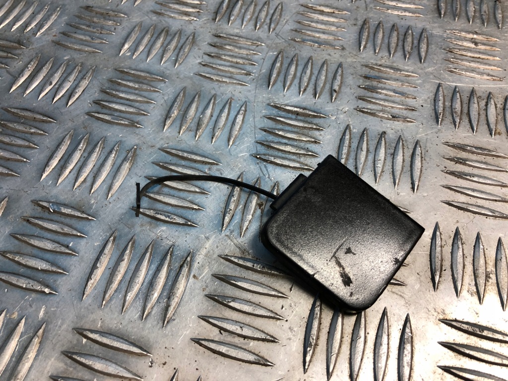 фото №1, Mercedes w220 заглушка бампера фаркоп перед 2208850323