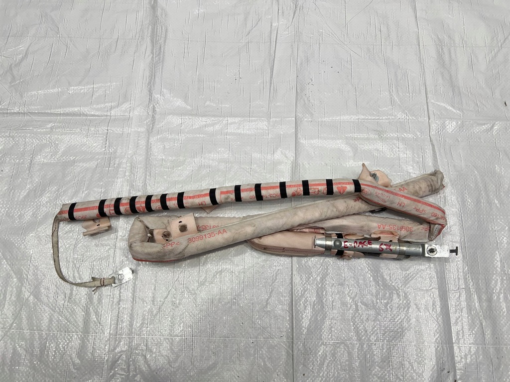 фото №1, Jaguar e-pace шторка безопасности левая