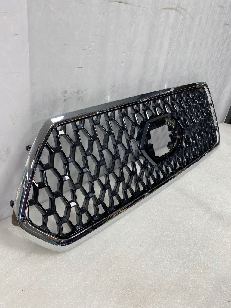 Решітка радіатора решітка  бампера перед toyota tacoma 17-23 Доставка