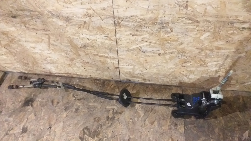 фото №1, Peugeot 2008 1.6 ehdi домкрат тросы переключения передач