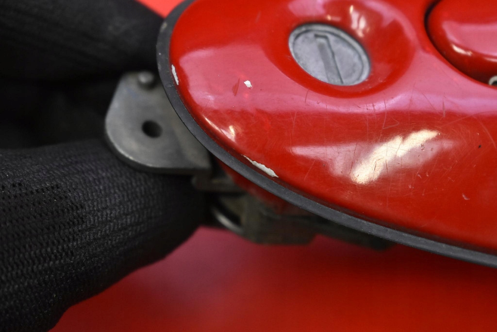 Ручка правый  перед передняя czerwona hyundai купе 1 1 rd 96-99 Недорого