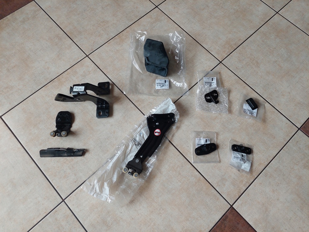 фото №1, Ролик направляющая дверь правых - opel zafira life