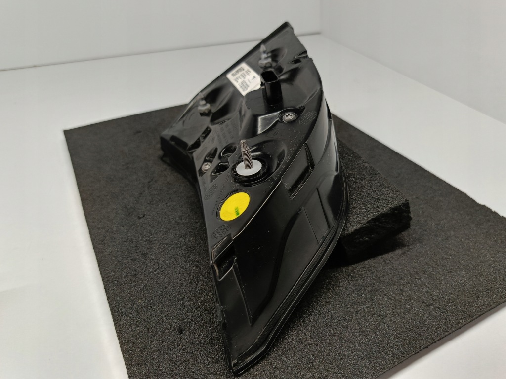 Tesla 3 m3 рестайлинг  y 20- фара крышки багажника правая  задний led оригинальный номер 1502089-00-b Киев