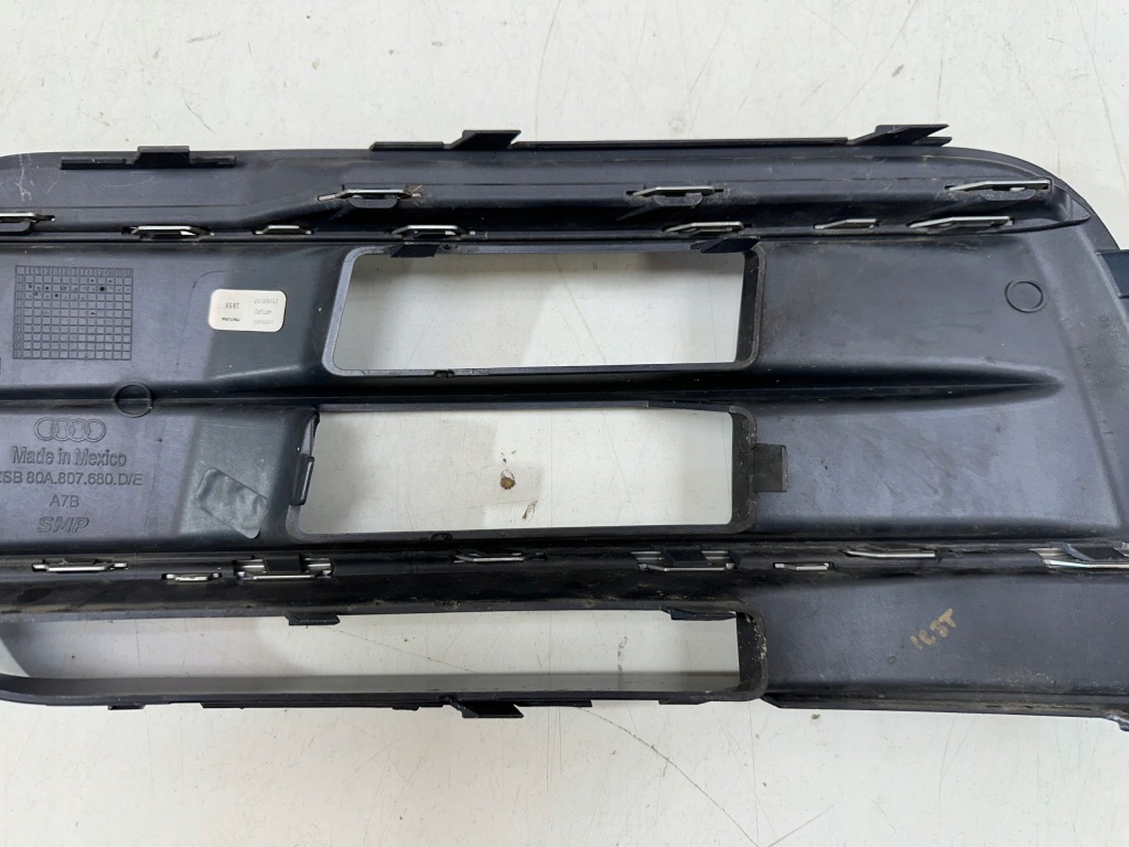 Решётка бампера правая перед audi q5 80a s-line 80a807680d Киев