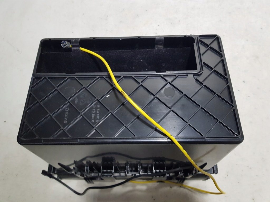 Бардачок полиця mercedes sl r230 2308100141 лівий задня в Україні