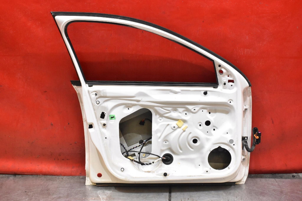 Дверь левая перед передние lf9e skoda rapid универсал spaceback рестайлинг  17-19 Недорого