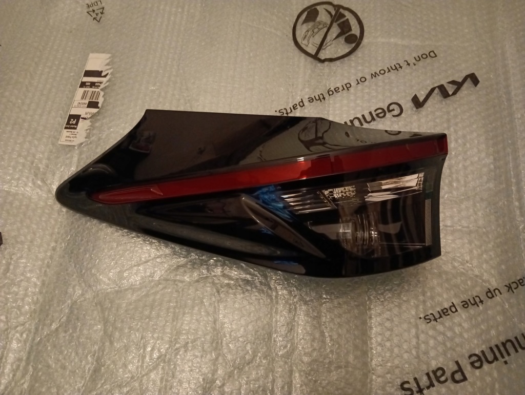 фото №1, Toyota yaris cross лампа левая задняя w крыло