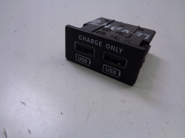 фото №1, Роз'єм порти заряджання usb maserati levante