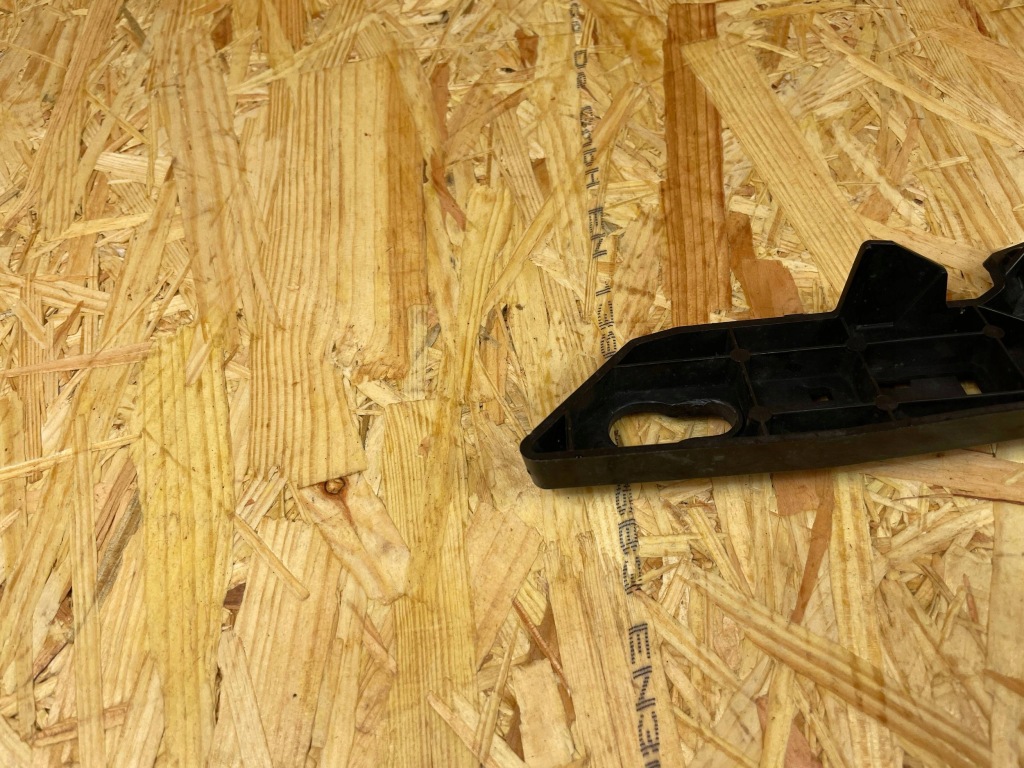 фото №8, Кронштейн напрямна бампера перед правий peugeot 308 ii t9 aa36136493 2013-