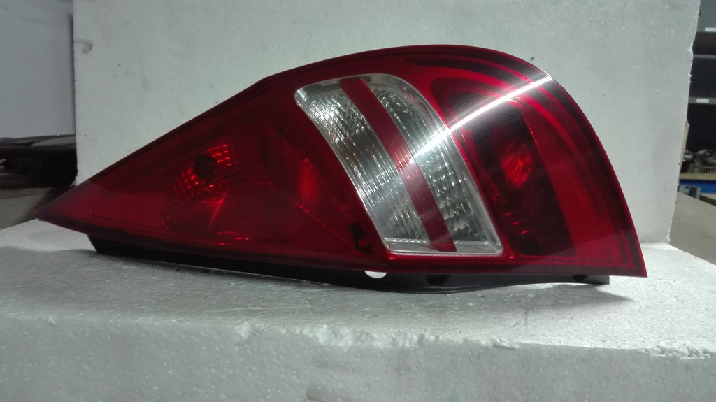 фото №1, Лампа права задня hyundai 92402-2r0