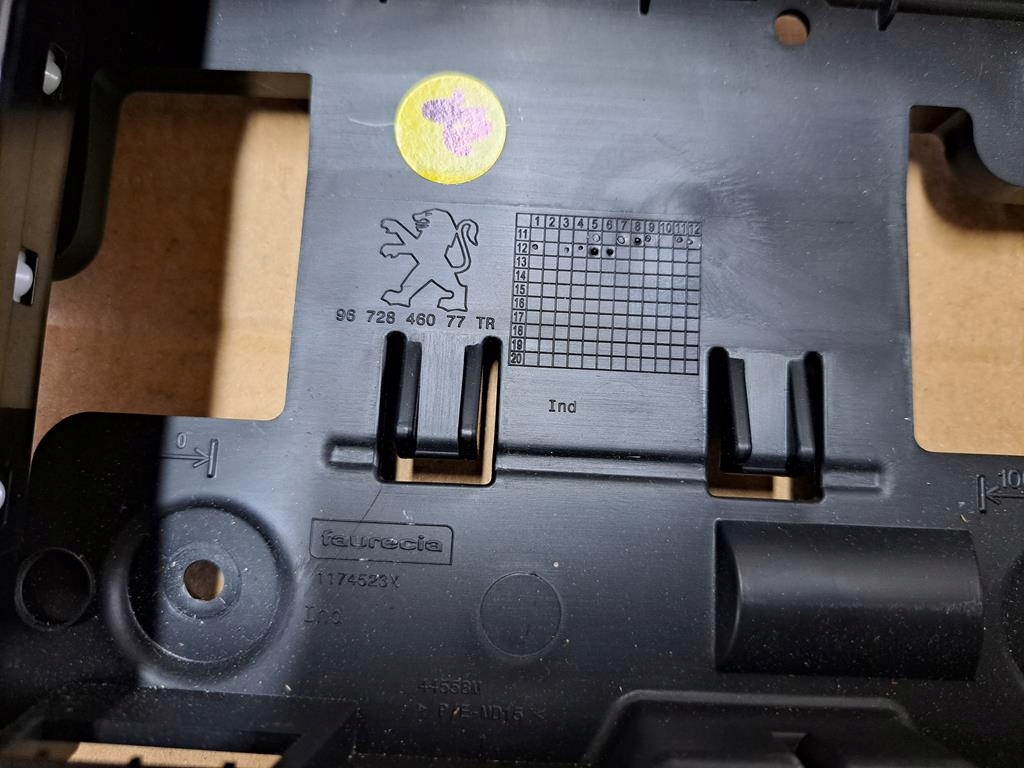 фото №4, Рамка корпус lcd peugeot 208 9672846077tr