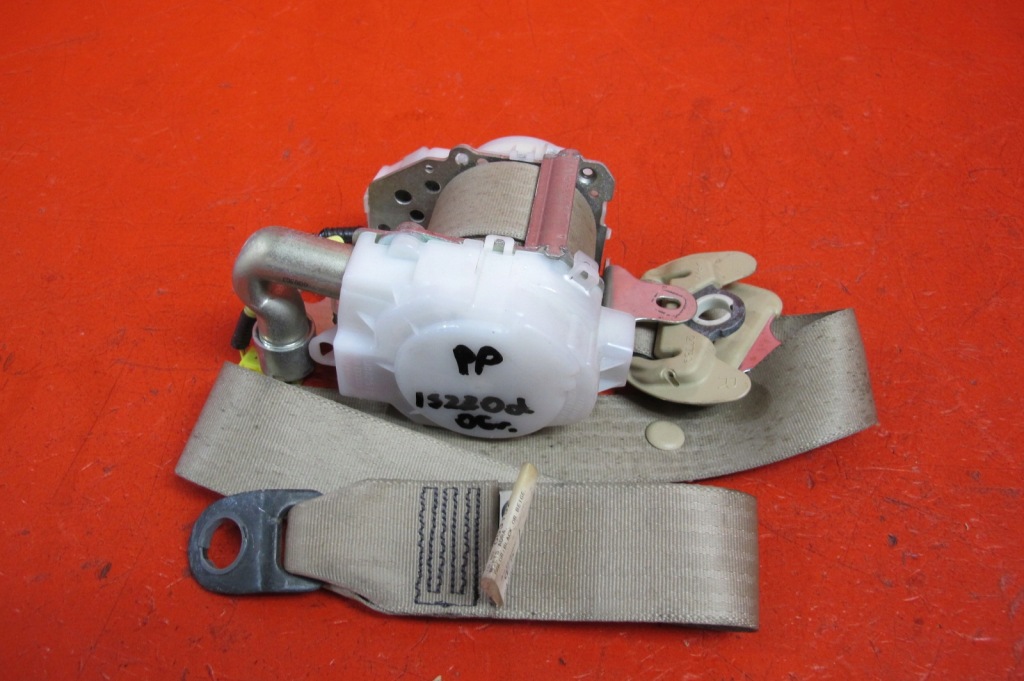 Купити Lexus is 2 2 220d ремінь безпеки правий перед передній 7m7750-p