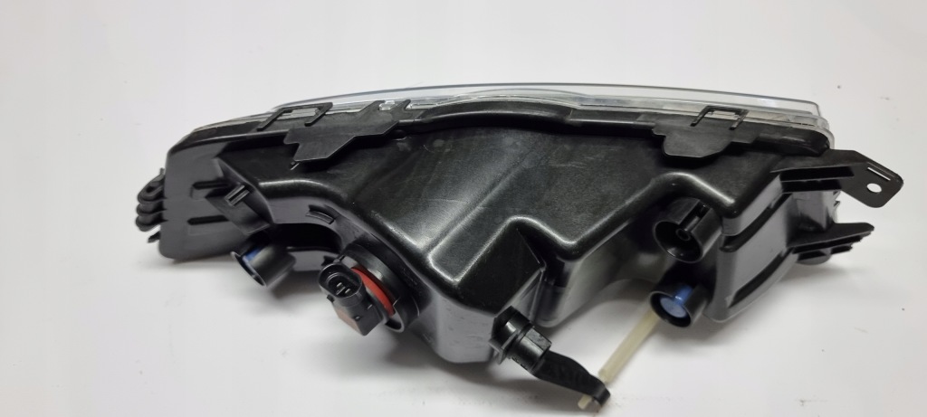 фото №4, Противотуманная фара правый skoda rapid 5ja941700 lekko uszkodz