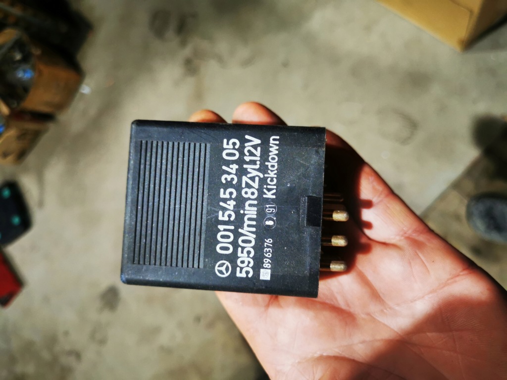 Купити Реле насоса пального кікдаун mercedes w126 c126 sec r107 0015453405