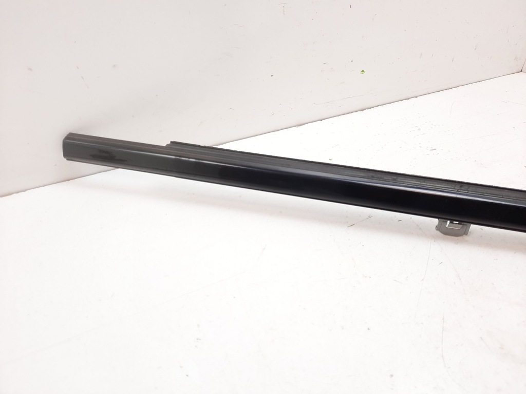 2018 cadillac escalade iv молдинг стекло задний 61563 в Украине